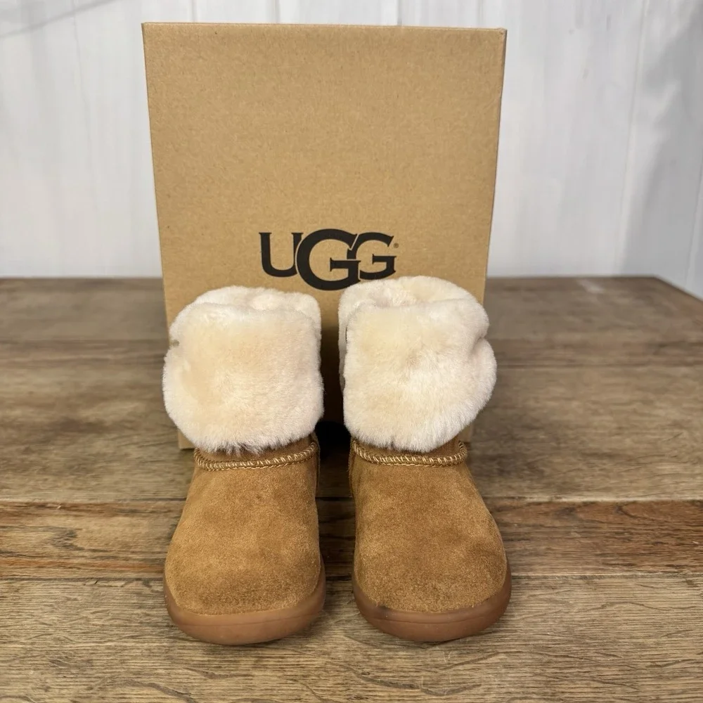 UGG Baby/Toddles US Size 6 Ankle Booties Chestnut Suede Sheepskin Lined 1095571T